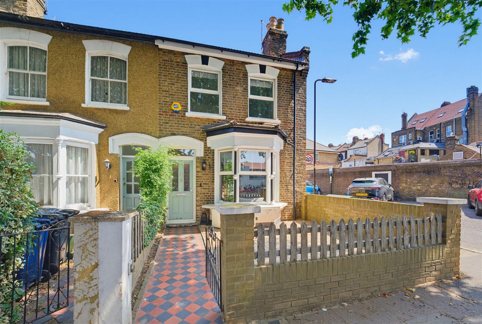 Sinton Andrews Estate Agents - Based in Ealing West London